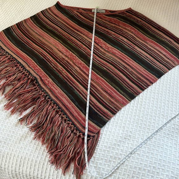 Nine West knit shawl/cape/poncho. One size. - Picture 6 of 6